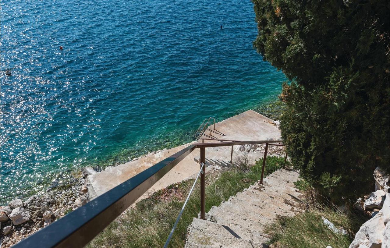 Cozy Apartment In Brodarica With Wifi Bagian luar foto