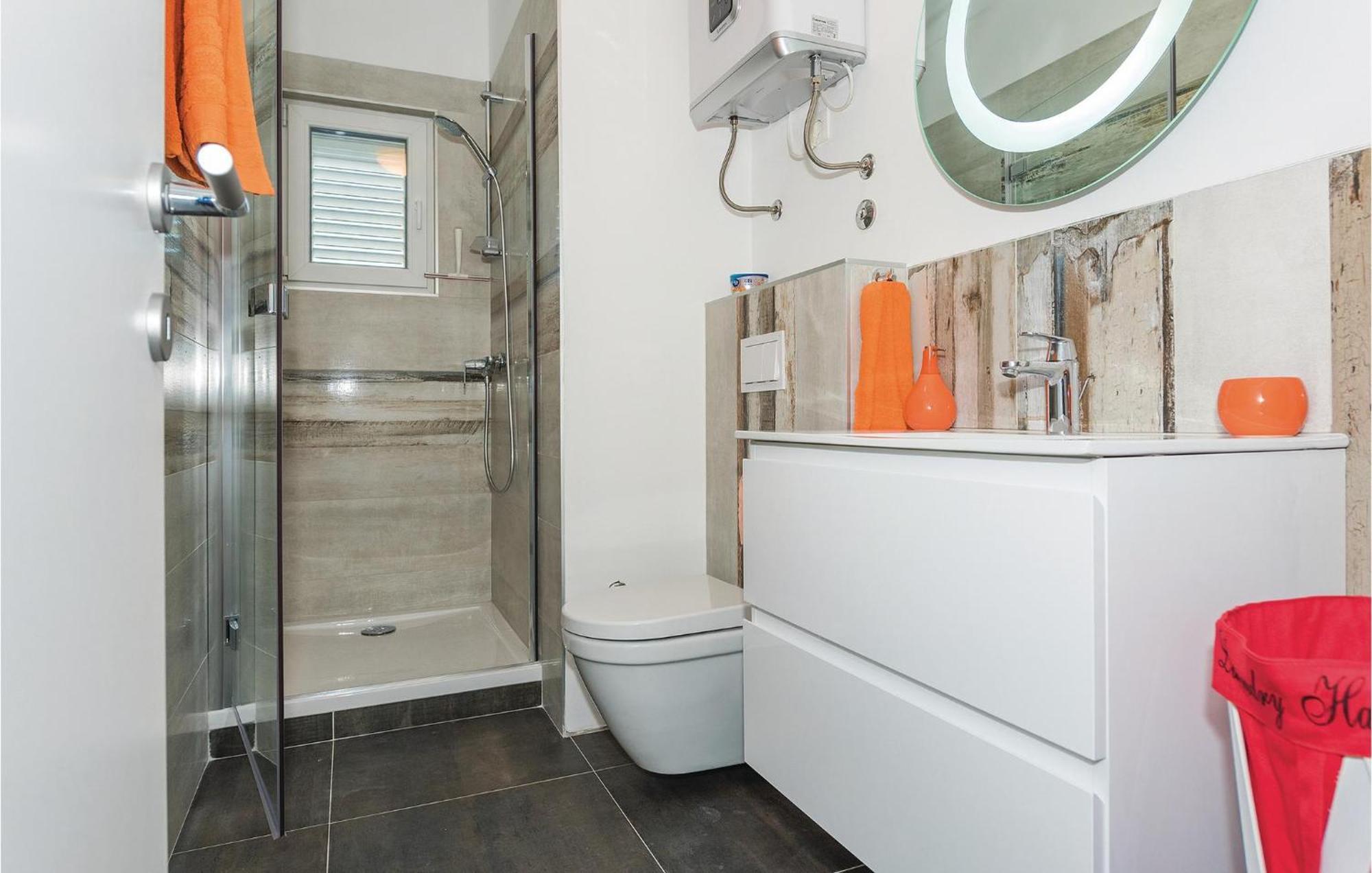 Cozy Apartment In Brodarica With Wifi Bagian luar foto